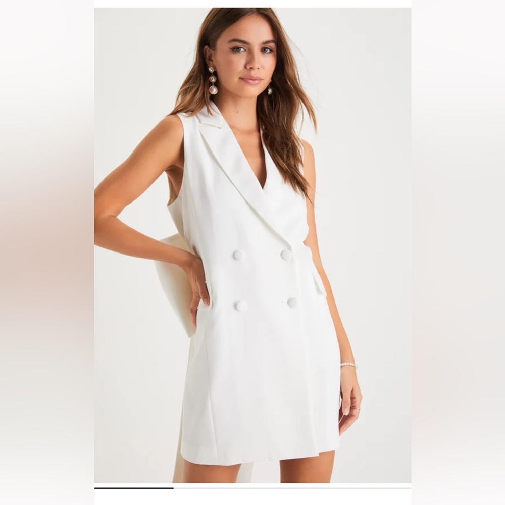 Brand new lulus blazer dress with bow size small never been worn before
